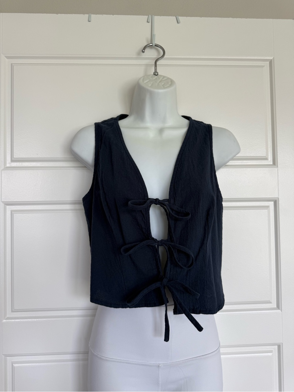 SHEIN Black Tie-Front Sleeveless Tank